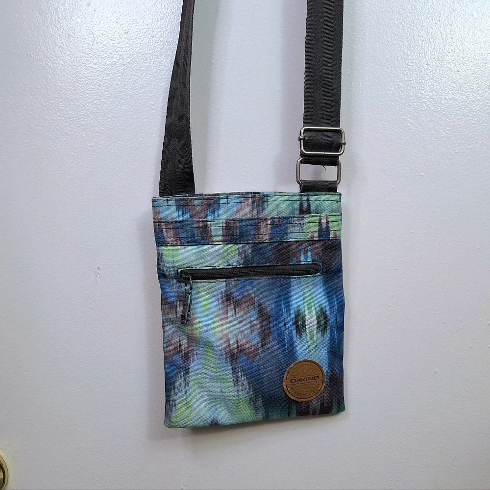 Dakine Jive Crossbody Bag Tie Dye Artsy Coastal Summer Colorful Lightweight - Picture 16 of 16